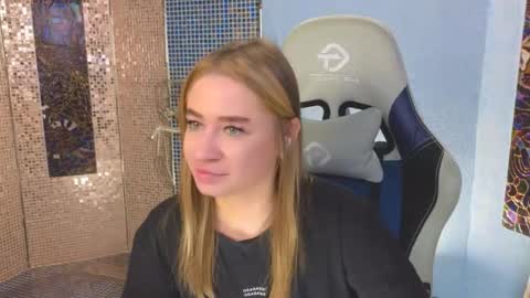 Leila online show from 10-30-25, 05:13