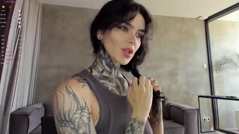 Snapshot of uwu_eva chatting on 10-17-25, 07:44 Eva online show from 10-17-25, 07:44