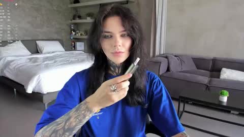 Snapshot of uwu_eva chatting on 12-17-25, 08:20 Eva online show from 12-17-25, 08:20