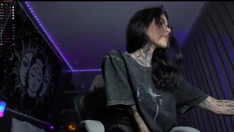 Snapshot of uwu_eva chatting on 02-17-26, 05:08 Eva online show from 02-17-26, 05:08