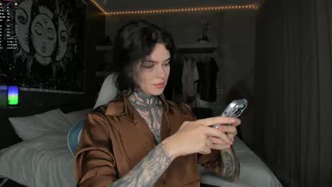 Snapshot of uwu_eva chatting on 02-21-26, 04:41 Eva online show from 02-21-26, 04:41