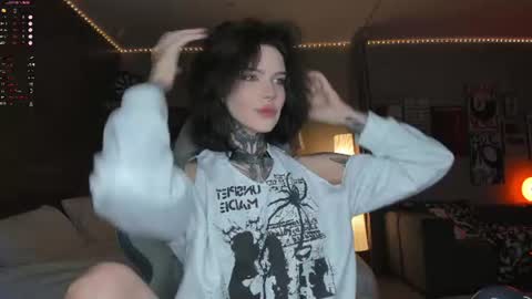 Snapshot of uwu_eva chatting on 06-14-26, 09:33 Eva online show from 06-14-26, 09:33
