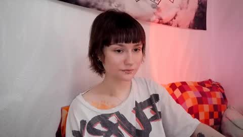 Snapshot of uwujudyosas chatting on 05-11-26, 02:06 Judy online show from 05-11-26, 02:06