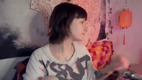Snapshot of uwujudyosas chatting on 06-18-26, 10:36 Judy online show from 06-18-26, 10:36