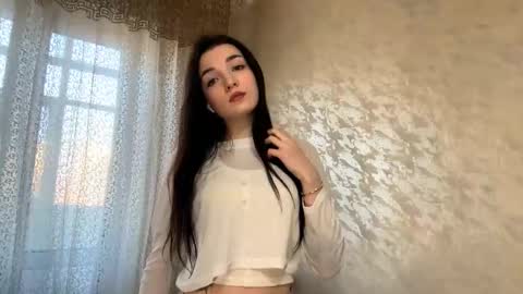 Snapshot of uwun_pinksi chatting on 02-27-26, 11:32 Lisi online show from 02-27-26, 11:32