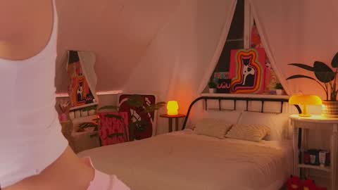 Anika On vacation online show from 02-09-25, 06:37