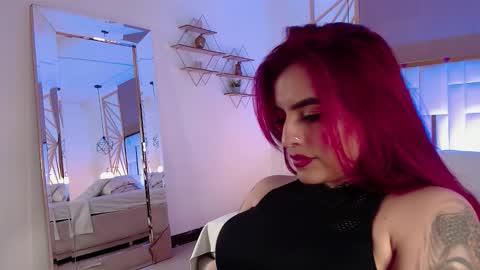 Snapshot of vaaleriee_miller_ chatting on 11-21-25, 03:49 valeriee miller online show from 11-21-25, 03:49