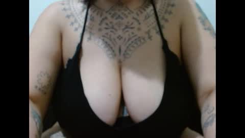 Snapshot of vaholiver chatting on 04-28-26, 02:38 Vah Oliver online show from 04-28-26, 02:38