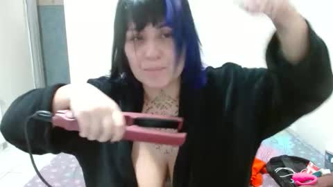 Snapshot of vaholiver chatting on 05-10-26, 12:10 Vah Oliver online show from 05-10-26, 12:10