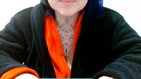 Snapshot of vaholiver chatting on 05-27-26, 07:22 Vah Oliver online show from 05-27-26, 07:22