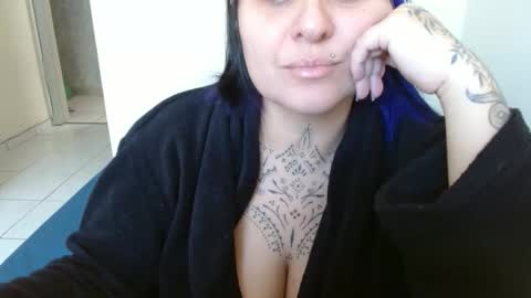 Snapshot of vaholiver chatting on 05-31-26, 05:09 Vah Oliver online show from 05-31-26, 05:09