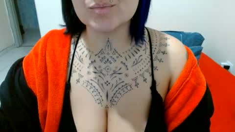 Snapshot of vaholiver chatting on 06-20-26, 06:00 Vah Oliver online show from 06-20-26, 06:00