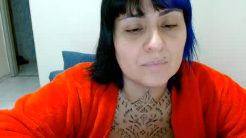 Snapshot of vaholiver chatting on 06-30-26, 02:56 Vah Oliver online show from 06-30-26, 02:56