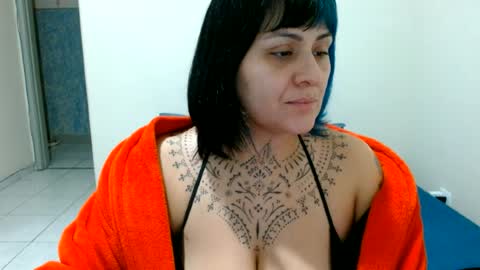 Snapshot of vaholiver chatting on 07-08-26, 02:38 Vah Oliver online show from 07-08-26, 02:38