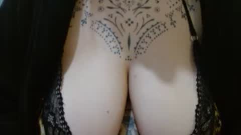 Snapshot of vaholiver chatting on 07-12-26, 07:27 Vah Oliver online show from 07-12-26, 07:27