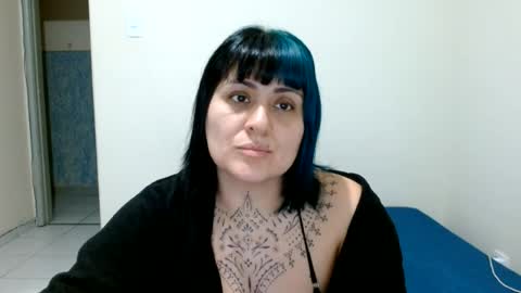 Snapshot of vaholiver chatting on 07-17-26, 09:19 Vah Oliver online show from 07-17-26, 09:19