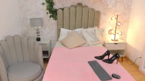 Vaiolet  online show from 01-11-25, 07:49