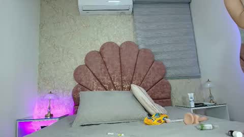 Snapshot of vaiolet_colls chatting on 02-03-26, 11:59 Vaiolet colls online show from 02-03-26, 11:59