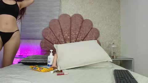 Snapshot of vaiolet_colls chatting on 02-05-26, 11:59 Vaiolet colls online show from 02-05-26, 11:59