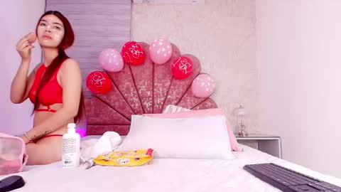 Snapshot of vaiolet_colls chatting on 02-10-26, 11:58 Vaiolet colls online show from 02-10-26, 11:58