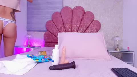 Snapshot of vaiolet_colls chatting on 02-17-26, 12:01 Vaiolet colls online show from 02-17-26, 12:01