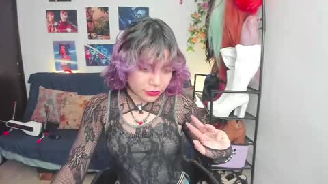 Snapshot of vaioletuwu chatting on 04-26-26, 02:37 Vaiolet1314 online show from 04-26-26, 02:37