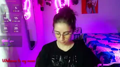 Snapshot of val_angelll chatting on 06-29-26, 01:23 valentina online show from 06-29-26, 01:23
