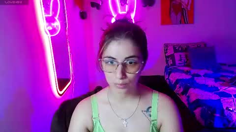 Snapshot of val_angelll chatting on 06-30-26, 02:23 valentina online show from 06-30-26, 02:23