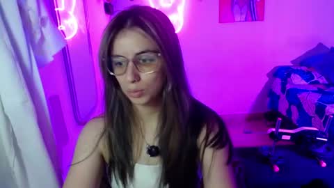 Snapshot of val_angelll chatting on 07-22-26, 02:58 valentina online show from 07-22-26, 02:58