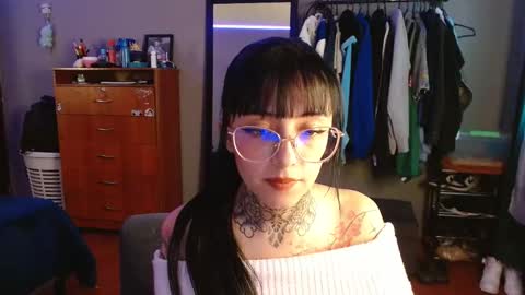 Snapshot of val_azuna chatting on 11-27-25, 01:46 valentina online show from 11-27-25, 01:46