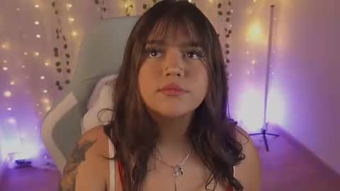 Snapshot of val_luv chatting on 07-18-26, 01:43 val online show from 07-18-26, 01:43