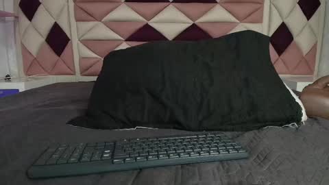 Snapshot of vale_castro1 chatting on 09-15-25, 07:14 Valentina online show from 09-15-25, 07:14