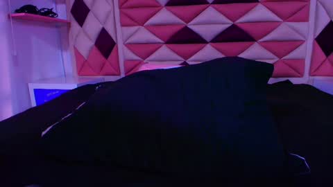 Snapshot of vale_castro1 chatting on 09-25-25, 07:28 Valentina online show from 09-25-25, 07:28