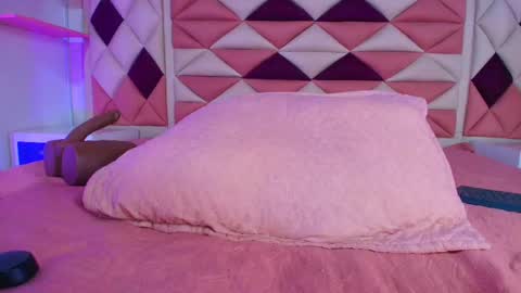 Snapshot of vale_castro1 chatting on 09-26-25, 07:18 Valentina online show from 09-26-25, 07:18