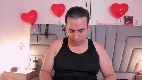 Snapshot of vale_n_matt chatting on 11-16-25, 03:50 Samantha y Matt online show from 11-16-25, 03:50