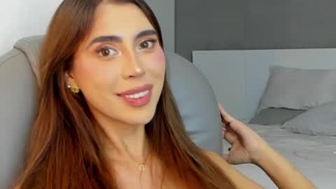 Snapshot of valenjonex chatting on 01-09-25, 08:55 Angela online show from 01-09-25, 08:55