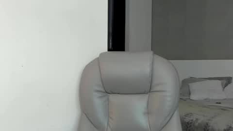 Snapshot of valenjonex chatting on 02-21-25, 10:26 Angela online show from 02-21-25, 10:26