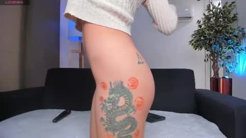 Snapshot of valenmilan chatting on 07-22-26, 04:59 valentina milan online show from 07-22-26, 04:59