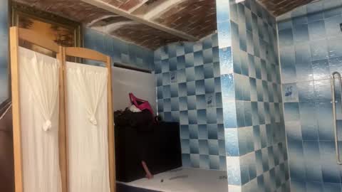   Valentin  independent Cam Boy     online show from 03-24-26, 02:00