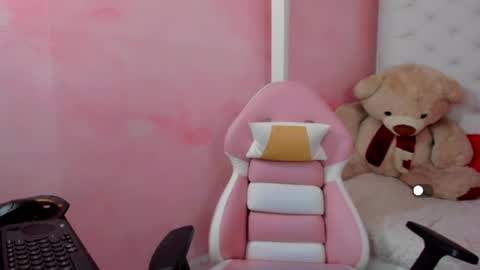 Snapshot of valentina__ortiz chatting on 04-30-26, 03:35 VALENTINA online show from 04-30-26, 03:35