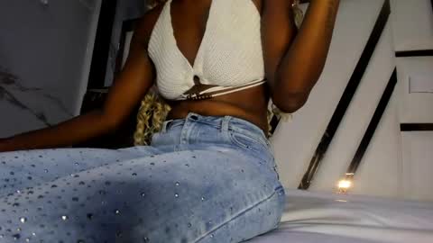 Snapshot of valentina_eboni chatting on 06-07-26, 01:32 Sharon online show from 06-07-26, 01:32