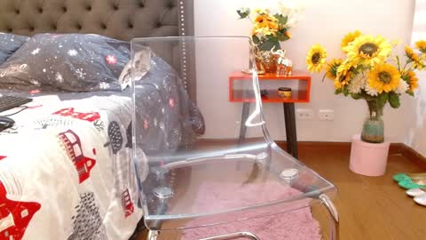 Valen Ferrer online show from 12-16-24, 11:07