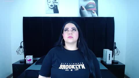 Snapshot of valentina_fox01_ chatting on 02-11-26, 10:15 Valentina online show from 02-11-26, 10:15