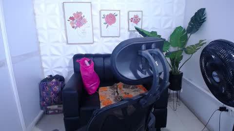 Valentina  online show from 11-30-25, 04:49