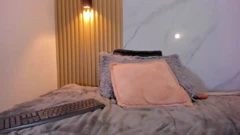 Snapshot of valentinaliux_ chatting on 06-23-26, 11:47 valentinaliux_ online show from 06-23-26, 11:47