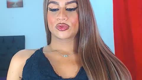 Snapshot of valentinaxxxdoll chatting on 01-14-25, 01:47 VALENTINA online show from 01-14-25, 01:47