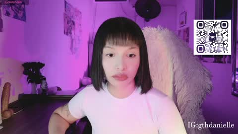 Danielle  Please help me to reach 300 thumbs up online show from 04-02-26, 02:31