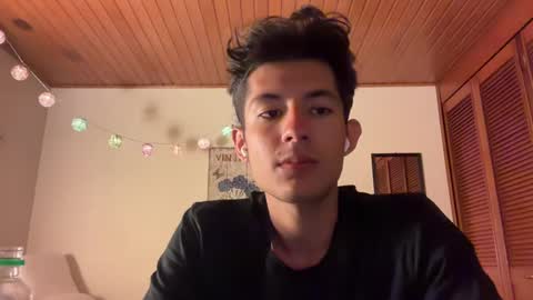 Snapshot of valentino_beaumont chatting on 01-19-25, 04:01 Valentino Beaumont online show from 01-19-25, 04:01