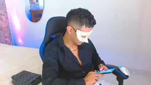 Snapshot of valentino_fs chatting on 09-17-25, 11:39 Mistery Guy online show from 09-17-25, 11:39