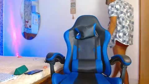 Snapshot of valentino_fs chatting on 10-05-25, 03:38 Mistery Guy online show from 10-05-25, 03:38